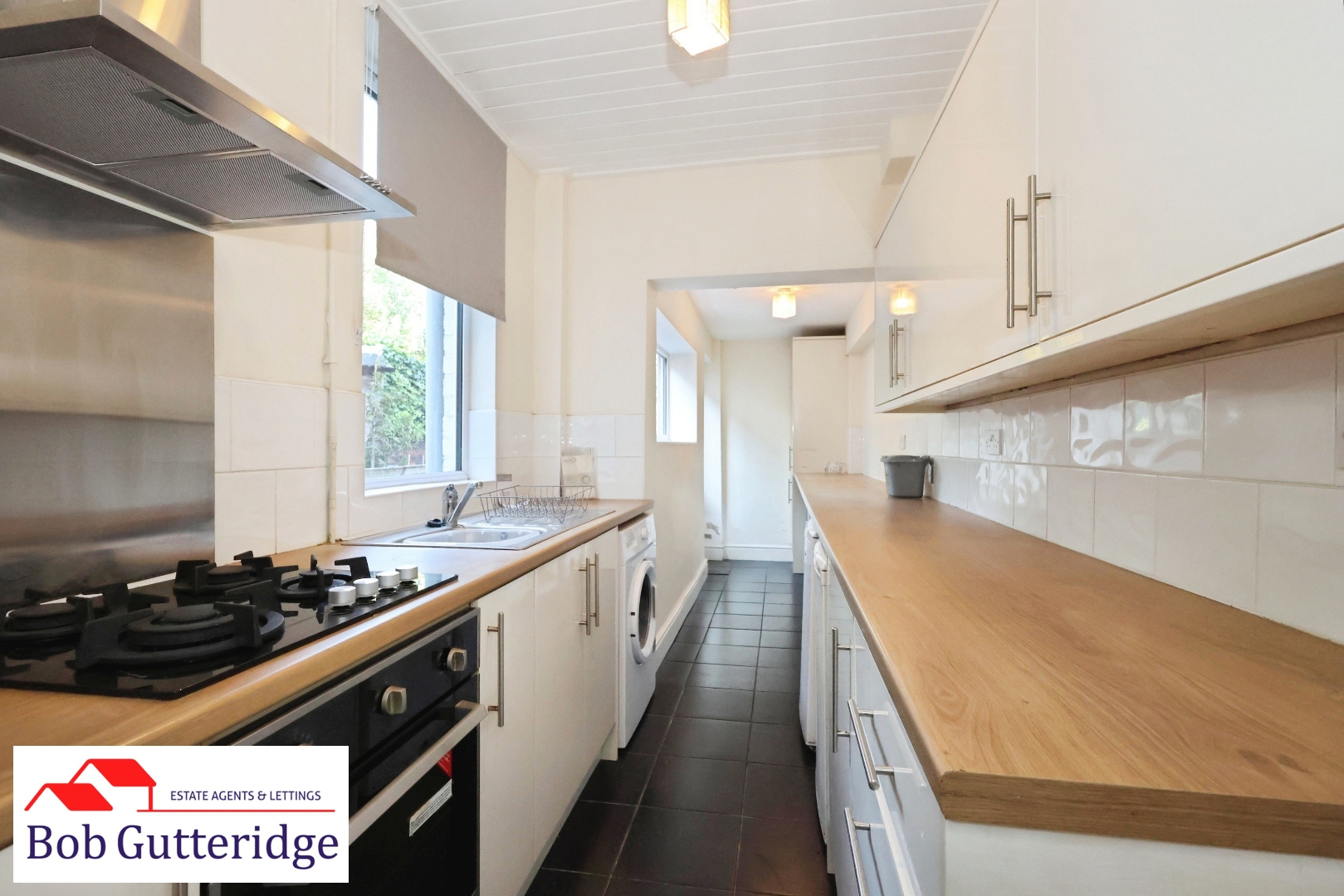 FITTED KITCHEN